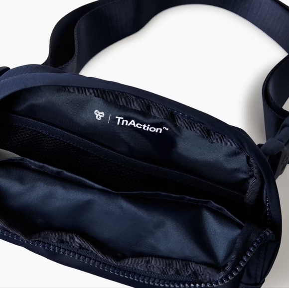 TnAction On-The-Way Bag *NWOT* - Picture 3 of 5